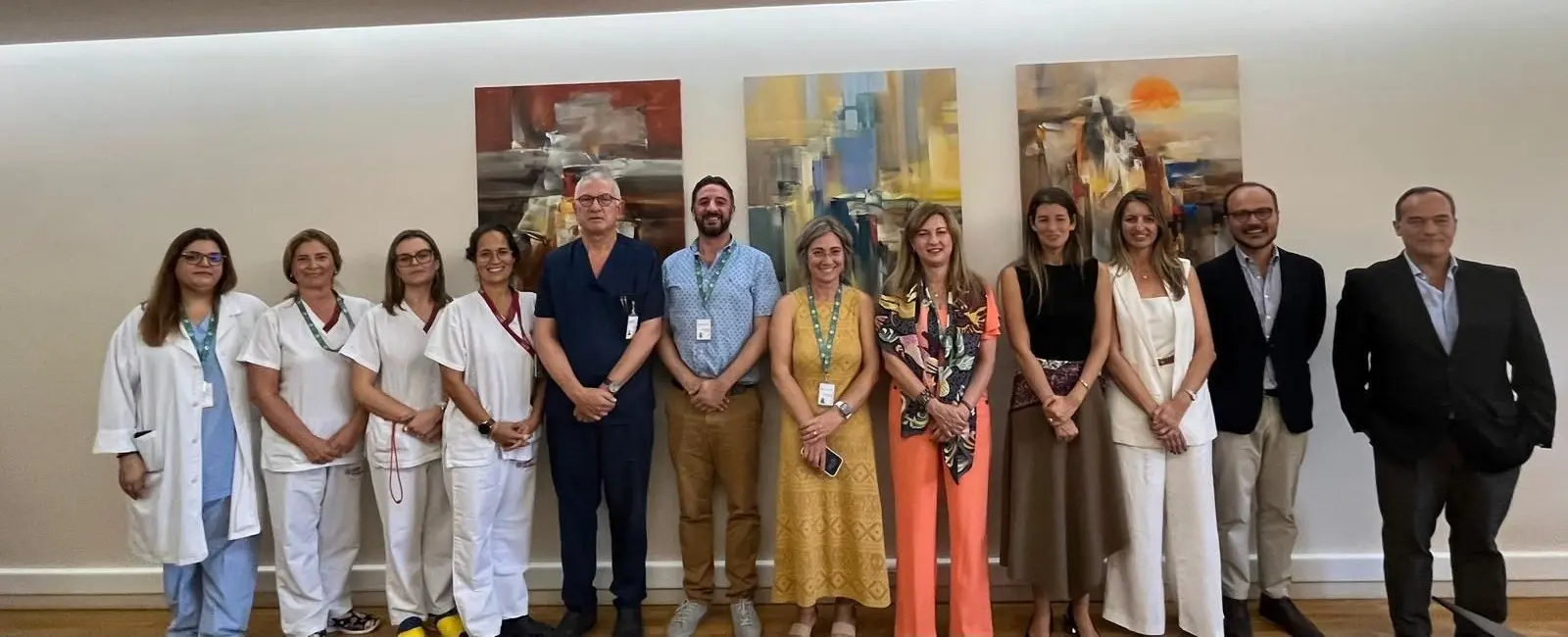 equipa do Hospital Amadora Sintra e da Fundação MEO de pé